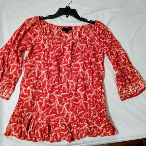 Ruffled Ladies Top - Picture 2 of 4